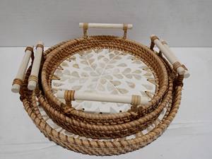 Juego de ACCESORIOS DE COCINA 3 bandejas para servir de ratán redondas con asas de madera y fondo de nácar - Product Image 3