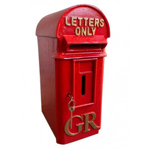 ตู้จดหมายแบบติดตั้งบนเสาเหล็ก Creative GR ของ Royal Mail ของแท้ พร้อมกุญแจล็อค สีแดงและสีทอง สไตล์วินเทจ สำหรับใช้งานกลางแจ้ง - Product Image 1