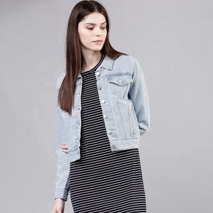 Veste en jean élégante pour femmes avec bordure en fourrure confortable et accents de dentelle de cristal Matériau de remplissage en coton avec logo personnalisé - Product Image 1