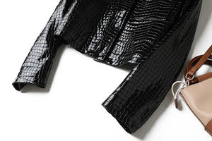 Nouvelle mode veste en cuir de crocodile de mouton véritable à manches longues et revers noir veste en cuir gaufré de crocodile recadrée pour femme - Product Image 4
