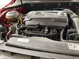 Volkswagen Golf Alltrack S 2019 d'occasion en excellent état, boîte manuelle 6 vitesses, transmission intégrale, rouge Tornado, provenance Californie, sans réserve - Product Image 3