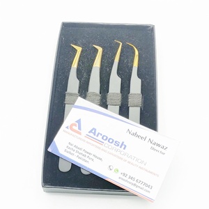 Juego de pinzas de pestañas negras con punta dorada al por mayor, pinzas de extensión de pestañas sostenibles con logotipo personalizado de acero inoxidable de alta calidad - Product Image 1