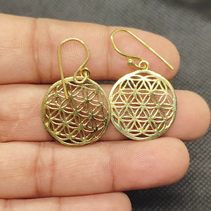 ต่างหูแบบห้อยสไตล์วินเทจ ชุบทองบนทองเหลืองคุณภาพสูง ประดับมุกเทียมรูปปีก ดีไซน์ทันสมัยสำหรับผู้หญิง เหมาะสำหรับงานแต่งงาน - Product Image 1