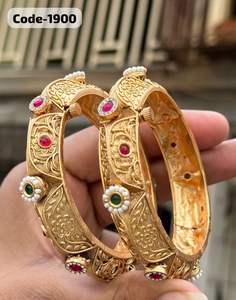 Bracelets attrayants en laiton Rajwadi avec des motifs traditionnels lourds Embellissements en pierres multiples Idéal pour les mariages ethniques - Product Image 5