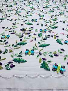 Tissu brodé à la main avec des perles pour robes de soirée, perlage et couture élégants - Product Image 3