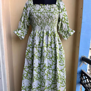 Robe longue bohème robe en coton à fleurs robe verte imprimée à la main - Product Image 1