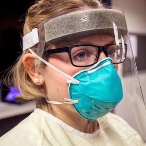 Masque respiratoire 3M 1860 en tissu non tissé offrant une filtration des particules aériennes et une protection contre les éclaboussures - Product Image 6