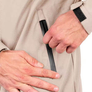 Chaqueta Softshell para hombre de color personalizado con capucha frontal para invierno a prueba de viento, ropa de moda ecológica de alta calidad a la venta en línea - Product Image 6