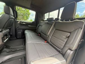 Usado 2024 GMC Sierra 1500 AT4X Crew Cab 4WD con asientos de cuero Paquete de energía Bluetooth Navegación SE Paquete de remolque - Product Image 5