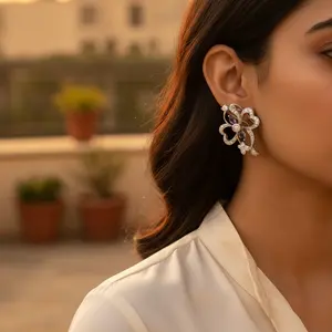 Boucles d'oreilles clous en argent 925 à motif floral pour femmes - Product Image 2