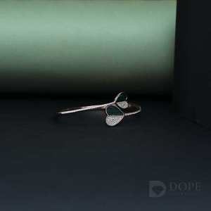 Pulsera rígida de diamantes con forma de corazón para mujer, chapado en oro blanco sólido de 18kt para regalo de aniversario - Product Image 4