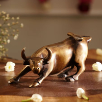 Statuette de taureau en laiton puissante, ornement artisanal pour le foyer, l'étagère, le balcon, le bureau, pièce décorative moderne