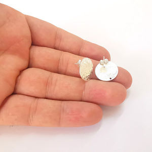 Pendientes de plata de ley con textura Post - Product Image 3