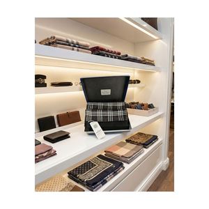 Écharpe/châle longue double face en daim matelassé beige, imprimé cuir PU, cadeau idéal en coffret pour l'hiver - Product Image 3