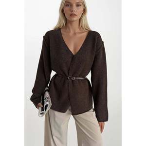 Suéter de punto con cuello cruzado y detalle en la cintura - Marrón - Marrón - Product Image 2