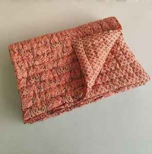 Couverture en coton indien Razai, imprimé à la main, chaude pour l'hiver, style bohème hippie, couvre-lit - Product Image 1