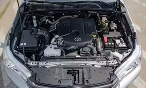 Vehículos Usados Hilux DC 2.4D M-T 4X4 2022-2023 con Ventanas Eléctricas, Plateados, Volante a la Derecha/Izquierda - Product Image 3