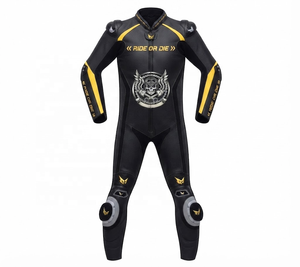Combinaison de moto en cuir sur mesure de qualité supérieure MotoCP Racing 1 pièce, équipement de conduite avec bosse niveau 2 CE, fabriquée sur mesure - Product Image 1