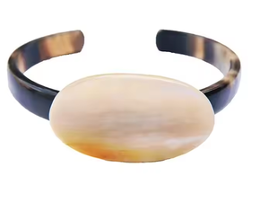 กำไลเขาควายขัดเงาเป็นมิตรต่อสิ่งแวดล้อมพร้อมสร้อยข้อมือทองเหลืองสำหรับผู้ชายและผู้หญิงจากงานฝีมือรูปพระจันทร์เสี้ยว - Product Image 2