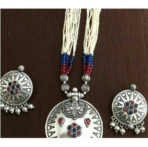 Collier Design Unique pour femme, bijoux de fête, fait à la main, haute finition, petite et moyenne taille, prix de gros - Product Image 3