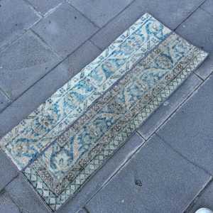 Alfombra Turca Vintage de 1.4x3.4 pies (43x105 cm), Alfombra Floral Azul Gris - Product Image 2