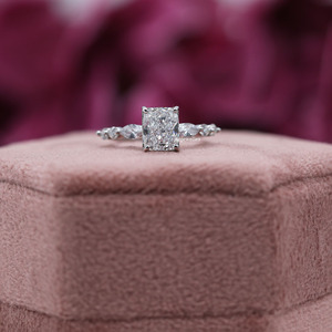 Anillo de compromiso de piedra de racimo de diamante cultivado en laboratorio de corte radiante, anillo de compromiso de plata de ley lujoso para mujer - Product Image 1