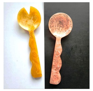 Juego de Servidores de Ensalada Hechos a Mano de Madera Natural con 2 Espátulas, Utensilios Sostenibles de Tamaño Pequeño Aptos para Congelador - Product Image 3