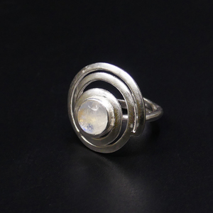 แหวนคู่รักสแตนเลสชุบทองประดับโรสควอตซ์สำหรับงานแต่งงาน รุ่นคลาสสิกสำหรับผู้หญิง Gemvanity SR989 ฉลองครบรอบ ศาสนาฮินดู - Product Image 2