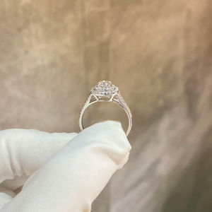 Bague de fiançailles personnalisée en or blanc 14K pour femmes VVS Clarity Lab Grown Princess Cut IGI Certified Set Diamond - Product Image 2