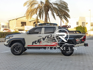 Hilux GR Sport 2024 con Motore Turbo a Benzina 2.7L, Cambio Automatico, Portapacchi, Luci LED, Pneumatici R18, Sedili in Pelle, Tetto Apribile, Schermo Touch - Product Image 3