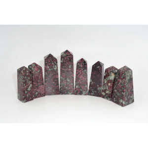 Obelisco de Cristal de Eudialita Natural |   Piedra Curativa de Lujo en Negro y Rojo Vino Intenso, Pulida a Mano, para Meditación y Chakra - Product Image 1