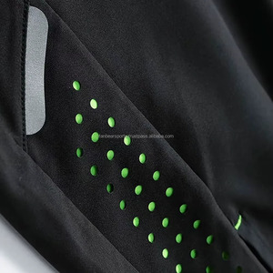 Shorts de sport à séchage rapide pour la gym et le fitness, 100% coton, taille élastique unie, fabriqués au Pakistan - Product Image 3