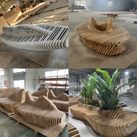 Banc en lattes de bois paramétrique en forme de vague pour hall d'hôtel, décoration de galerie d'art