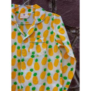Ensemble de pyjama en coton imprimé léopard Ananaas avec haut boutonné et taille élastique - Product Image 2