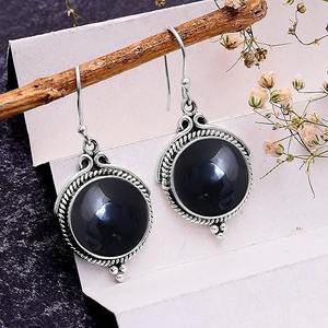 Vente en gros de boucles d'oreilles en argent sterling massif 925 faites à la main en onyx noir pour filles boucles d'oreilles pendantes 925 bijoux en argent - Product Image 2