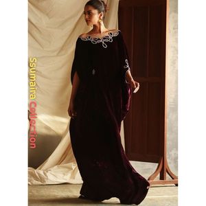 Robe caftan en velours exquis de la collection Vistara Luxury Velvets, tenue de soirée modeste, alliant tradition et contemporanité - Product Image 1