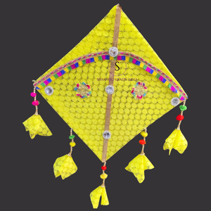 Décoration suspendue en forme de cerf-volant, faite à la main par un designer, avec de magnifiques motifs, pour les mariages, les Haldi, les Mehendi et les décorations traditionnelles indiennes - Product Image 6