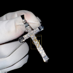 VVS-VS en or massif glacé 14 carats 0.80 TCW diamant cultivé en laboratoire délicat collier pendentif en diamant croix personnalisé cadeau de baptême religieux - Product Image 1