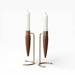 Candelabros de Estilo Mid-Century con Detalles en Latón y Madera para una Decoración Interior Cálida y Única - Product Image 1