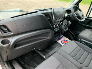 2025 blanco 35C18HA8 vagón automático 4100L H3 3.0ltr 180bhp diésel con asientos de cuero de cámara trasera de dirección derecha de 99 millas - Product Image 6