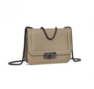 Borsa a Tracolla in Pelle con Catena per Donna - Product Image 6