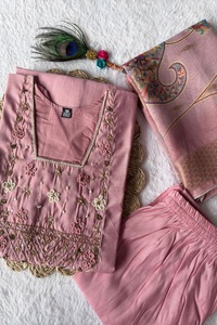 Grand élégant indien ethnique Collection Opulent droit Kurti pantalon Dupatta ensemble pour le printemps pour les mariages Diwalis B2B vente en gros - Product Image 5