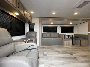 Nueva Remolque de Campamento Keystone C-o-l-e-m-a-n 25R 2026 en Venta para Acampar y Viajar - Product Image 4