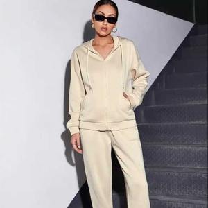 Collection Hiver Femme Sweatshirt à épaules tombantes avec strass Ensemble de 2 pièces comprenant un pantalon de jogging Sweatpants à capuche vierges - Product Image 1