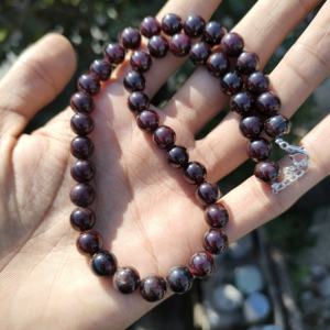 สร้อยคอเงินแท้ประดับพลอยโกเมนแดงธรรมชาติแท้ 8 มม. ทรงกลม เรียบ AAA+ สำหรับงานแต่งงาน - Product Image 2