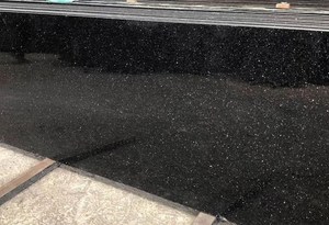 Losas de granito Black Galaxy de alta calidad con acabado de superficie envejecido, tamaños personalizados para encimeras modernas para villas en India - Product Image 4