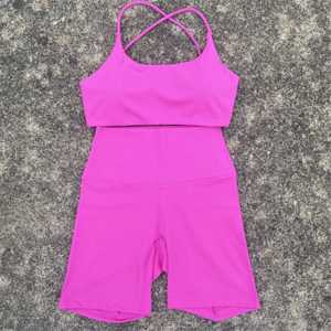 Venta al por mayor Mujeres Yoga Gimnasio Fitness Conjuntos Ropa deportiva Yoga Conjuntos Top y de cintura alta Entrenamiento corto Conjunto de yoga sin costuras - Product Image 3