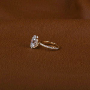 แหวนหมั้นเพชรสำหรับผู้ใหญ่3.0กะรัตประดับ18KT สีเหลืองทองสำเนียงชุบทองด้านข้าง IGI - Product Image 2