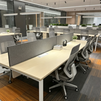 Postes de travail modulaires en open space, bureau moderne pour 6 à 8 personnes, table de poste de travail avec écran