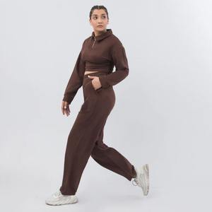 Conjunto Deportivo de Invierno para Mujer, Tendencia, Color Personalizado, Alta Calidad, 100% Algodón, Chaqueta Corta Elegante y Pantalones Acampanados - Product Image 4